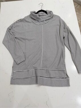 Liz Claiborne Black & White Striped Cowl Neck Top